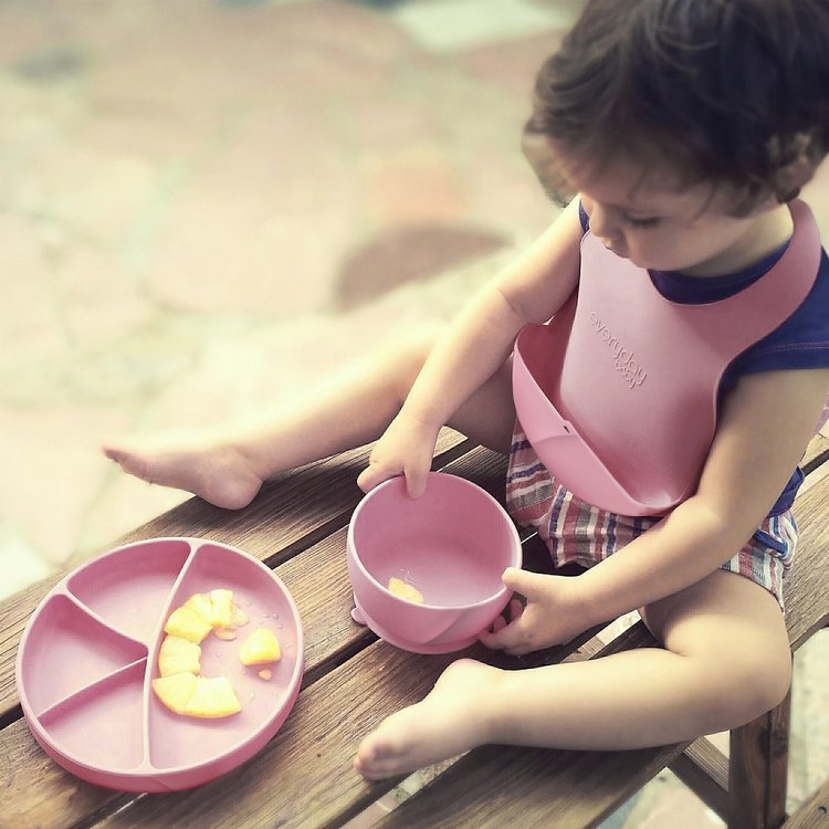 Everyday Baby, Śliniak silikonowy z kieszonką, różowy Everyday Baby, Śliniak silikonowy z kieszonką, różowy