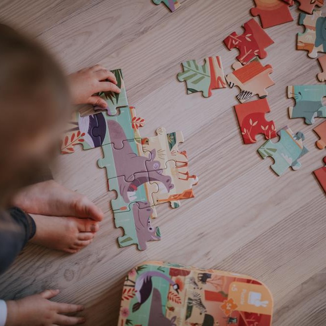 Janod, Puzzle w walizce Rezerwat zwierząt 54 elementy 5+ Janod, Puzzle w walizce Rezerwat zwierząt 54 elementy 5+