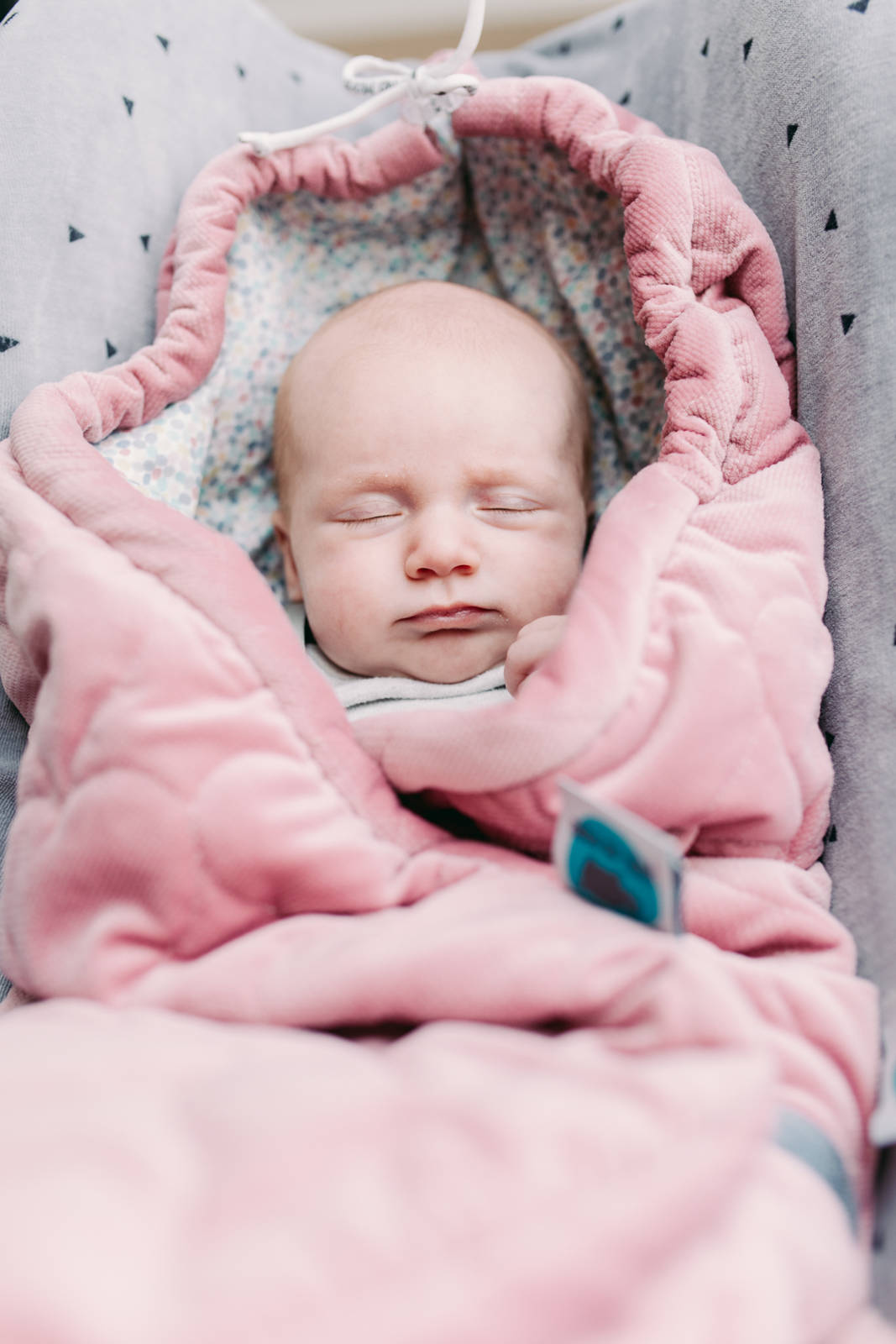 Pink no more, otulacz do fotelika różowy 0-12 m