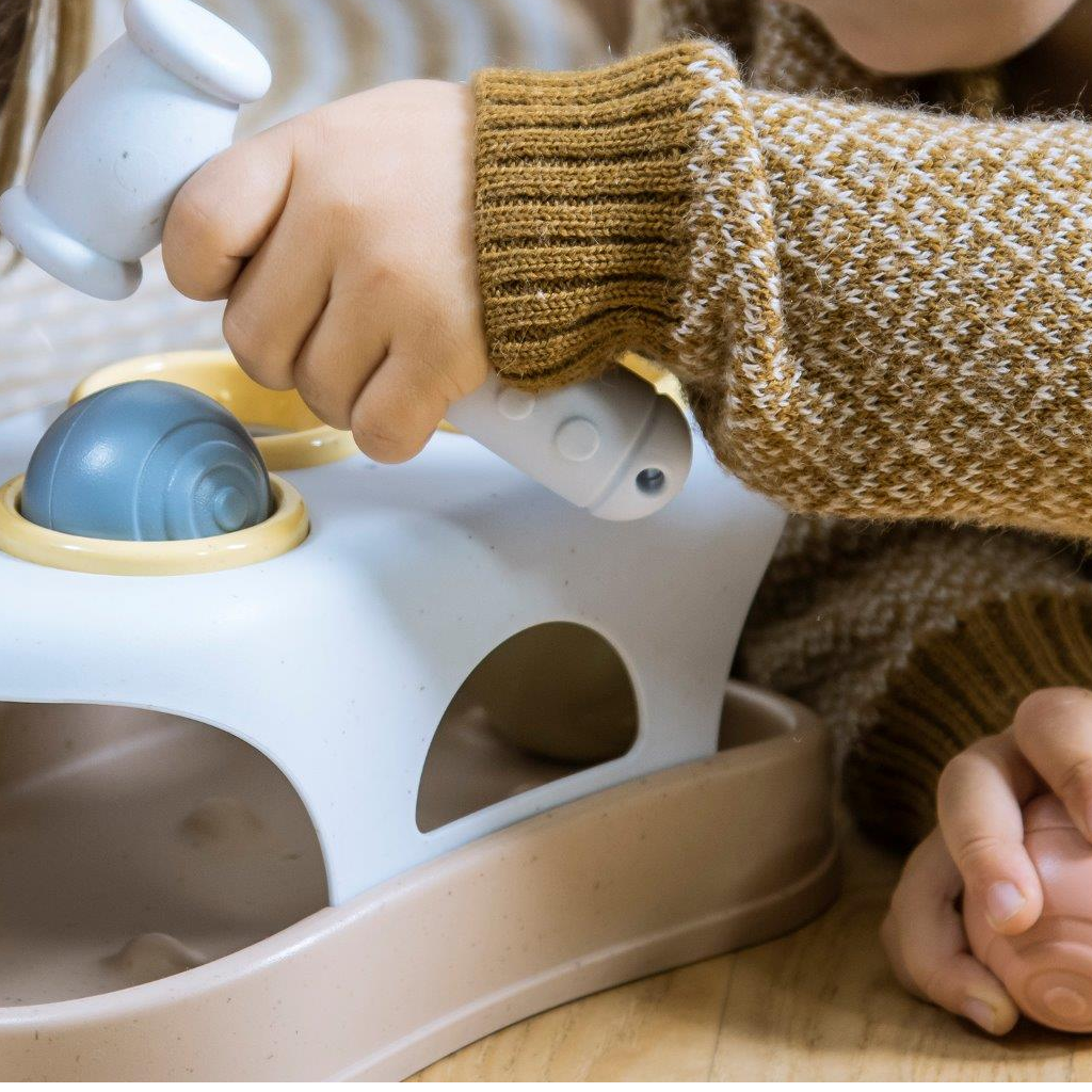 Dantoy, bio tiny przebijanka z kulkami i młotkiem Dantoy, bio tiny przebijanka z kulkami i młotkiem