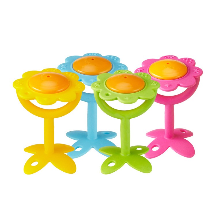 InnoBaby, Gryzaczek grzechotka kwiatek zielony InnoBaby, Gryzaczek grzechotka kwiatek zielony