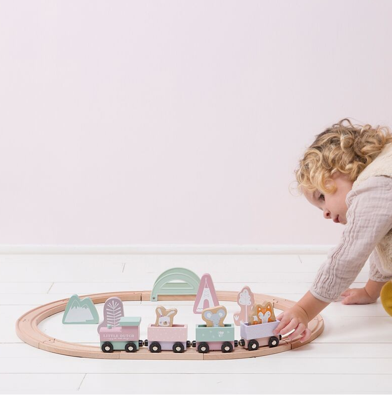 Little Dutch, Pociąg z torami Róż