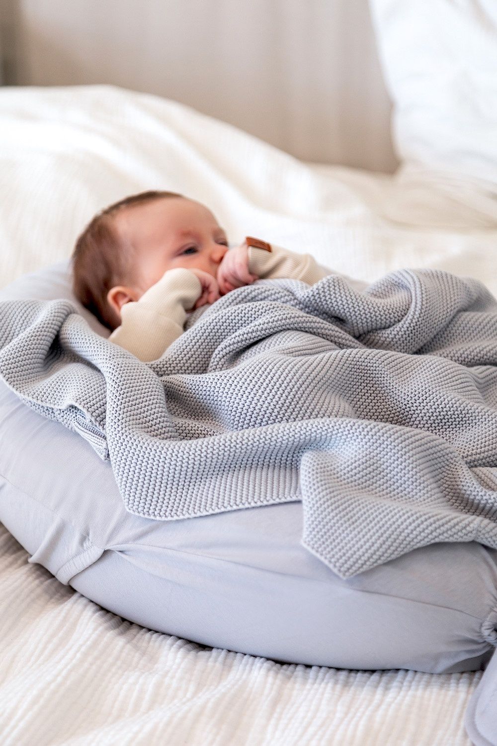 Poofi, Poduszka ciążowa uniwersalna Nest by Poofi kolor: jasny szary