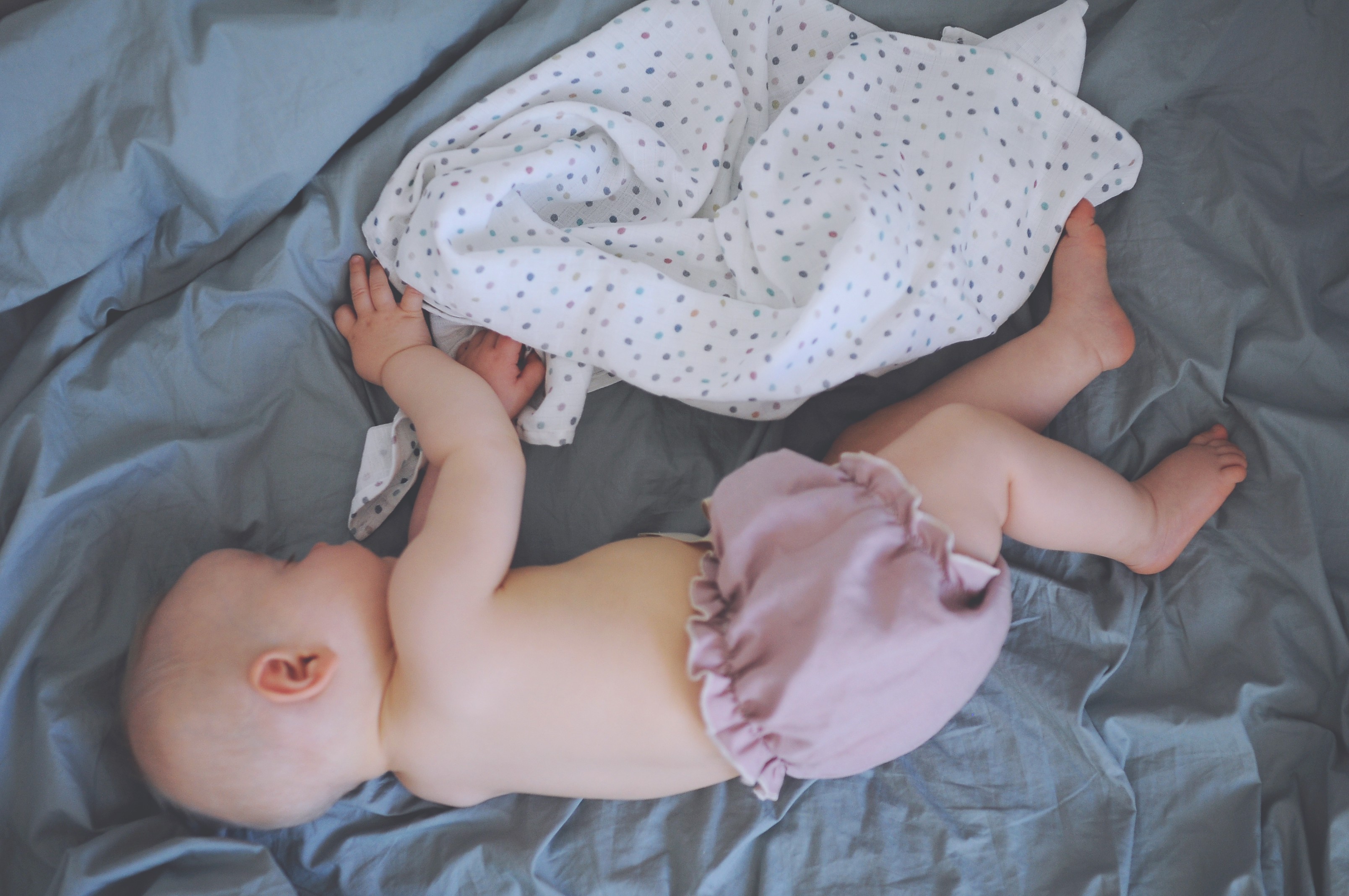 Muślinowo bambusowa pieluszka Botanic Dots White