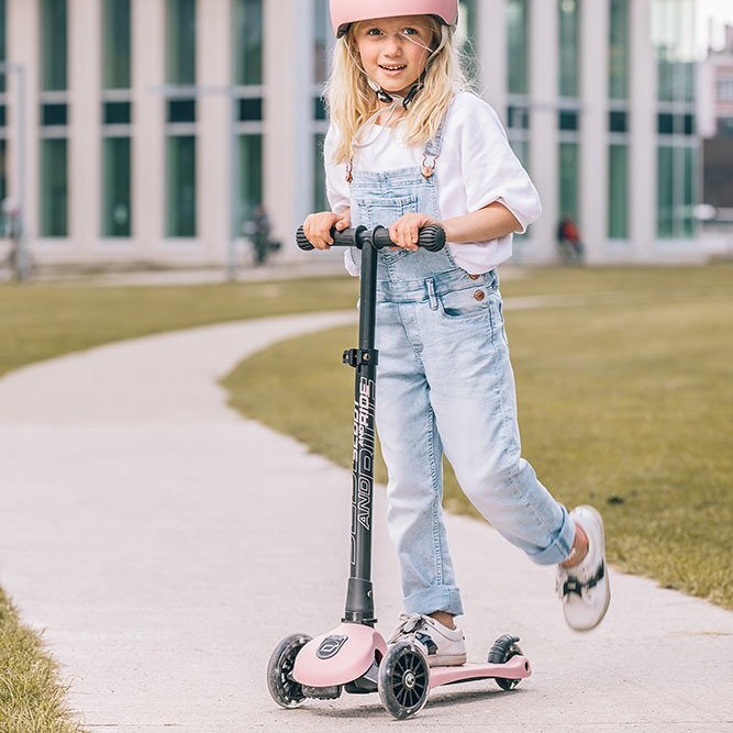 Scootandride, Highwaykick 3 LED Hulajnoga składana ze świecącymi kółkami 3+ Rose Scootandride, Highwaykick 3 LED Hulajnoga składana ze świecącymi kółkami 3+ Rose