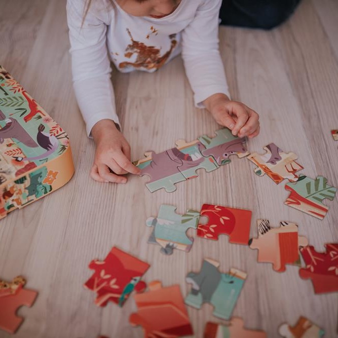 Janod, Puzzle w walizce Rezerwat zwierząt 54 elementy 5+ Janod, Puzzle w walizce Rezerwat zwierząt 54 elementy 5+