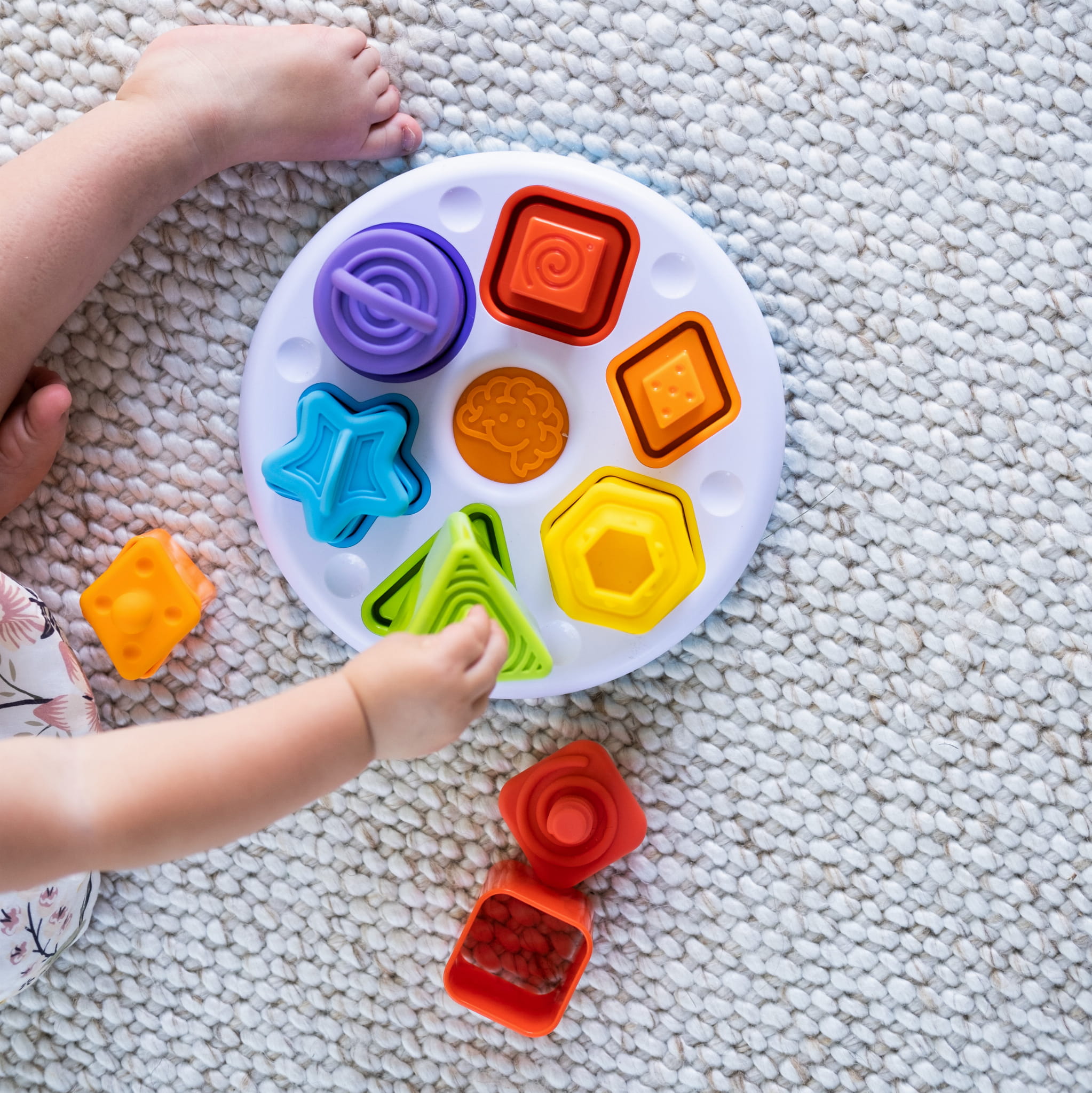Fat Brain Toy, Sorter kształtów i kolorów Plugzy Fat Brain Toy, Sorter kształtów i kolorów Plugzy