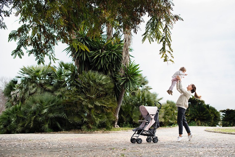 Easywalker, Buggy+ Wózek spacerowy z osłonką przeciwdeszczową Monaco Apero