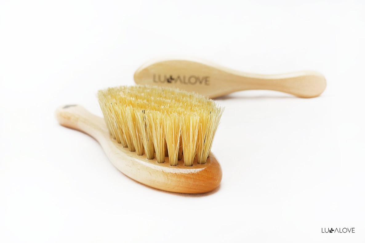 LULLALOVE, ZESTAW SZCZOTKA DO WŁOSÓW I PIELUSZKA MR B