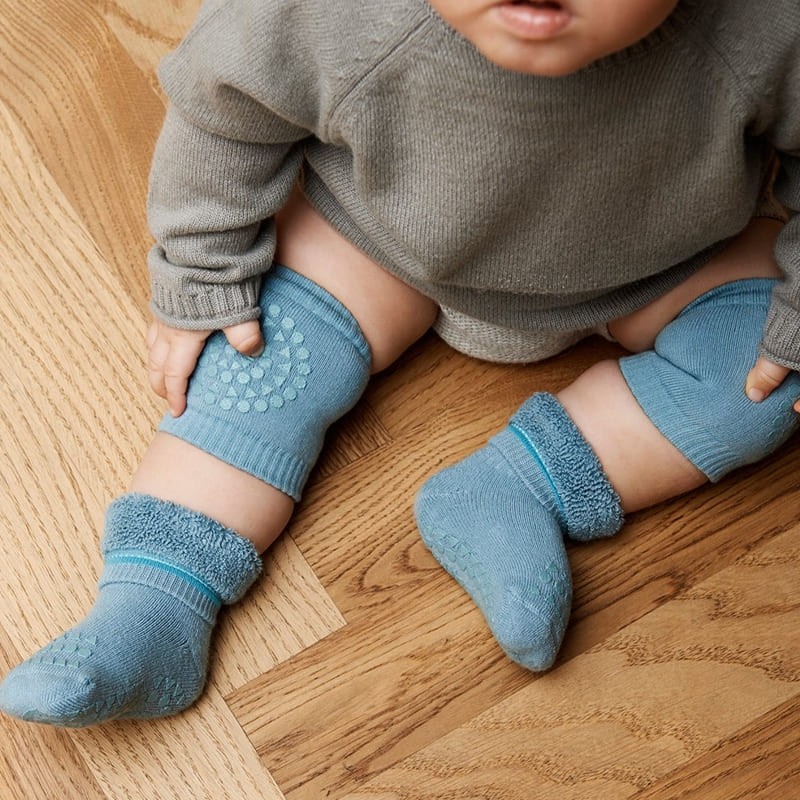 GoBabyGo, antypoślizgowe nakolanniki do raczkowania Dusty Blue