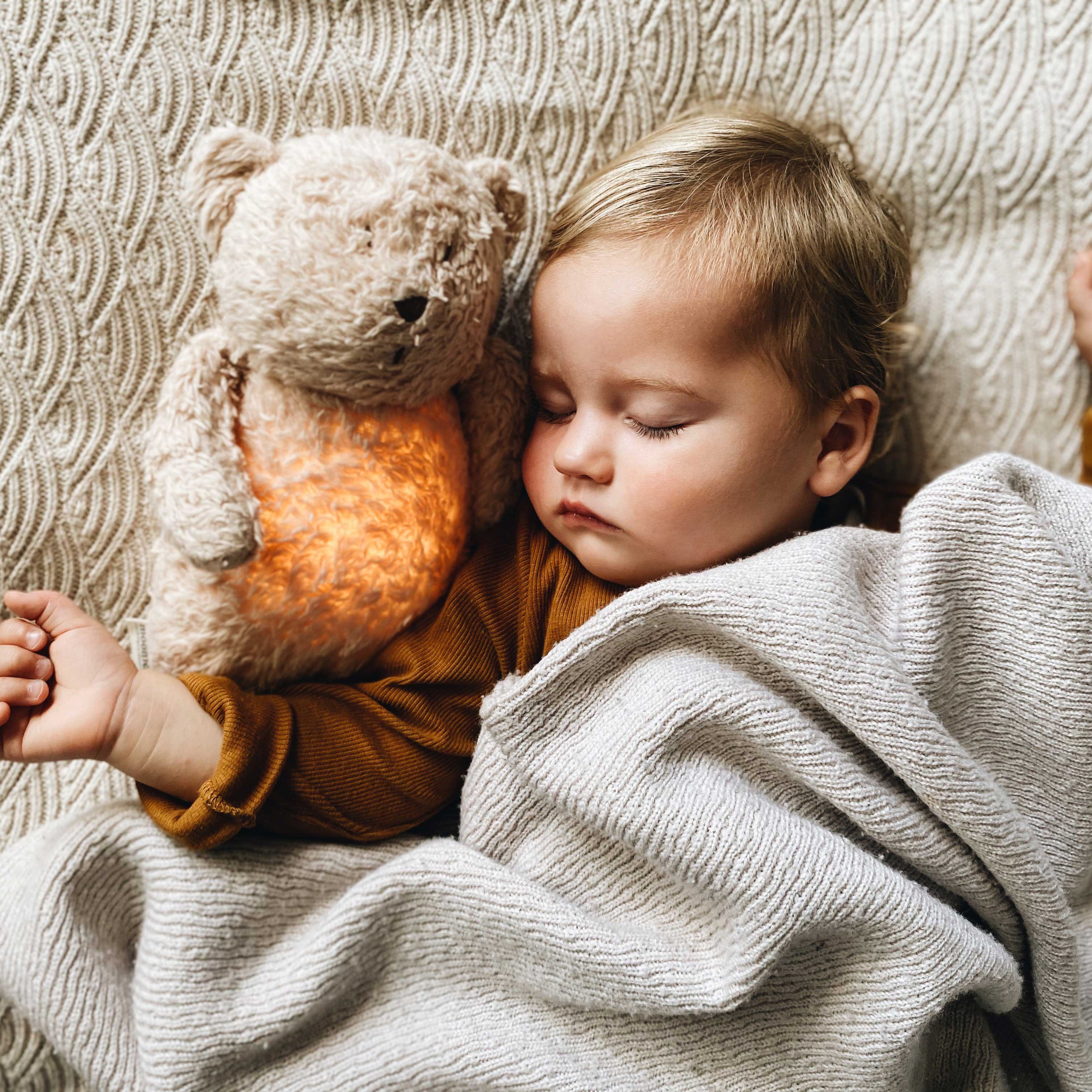 Moonie, Szumiący miś organic z lampką - Mineral Grey