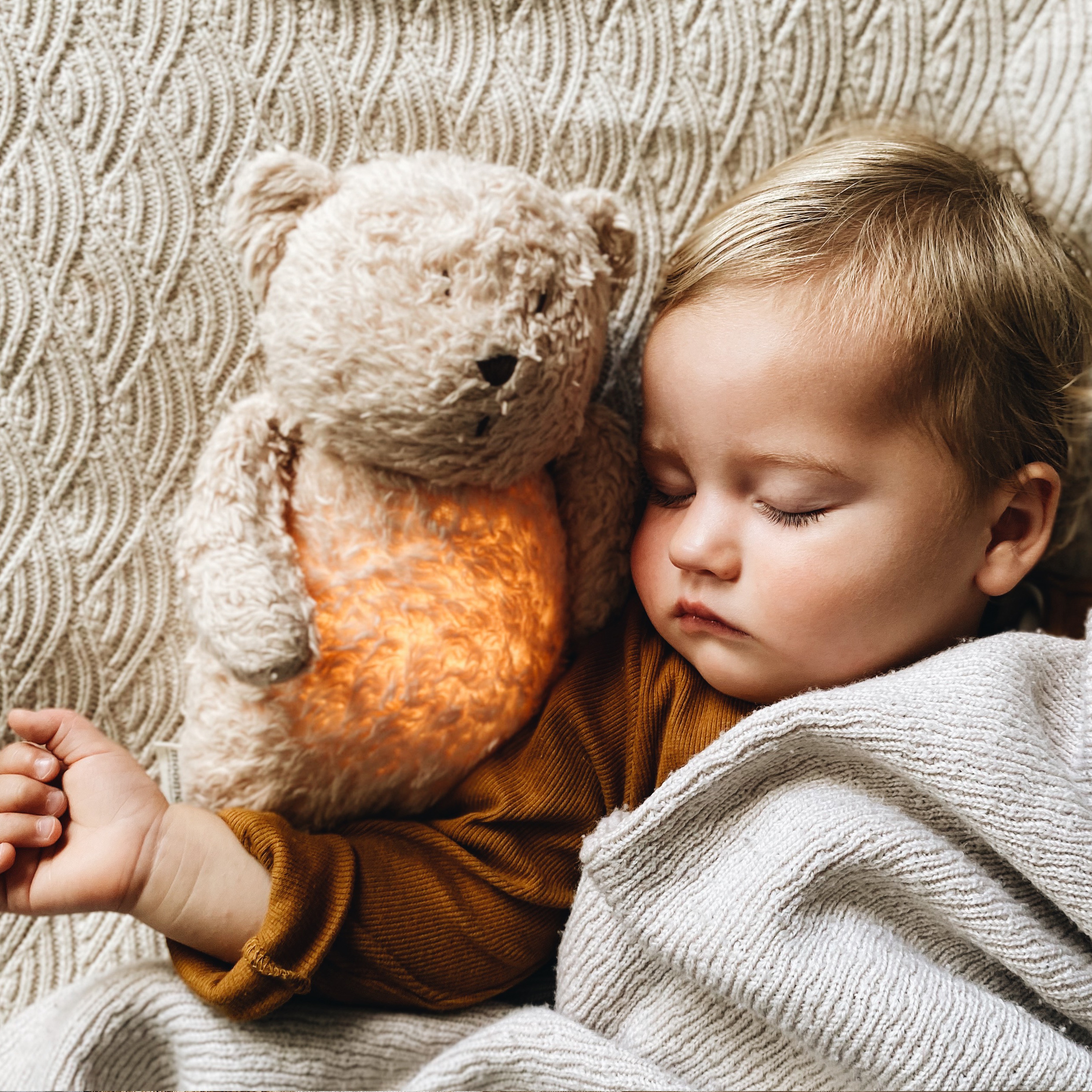 Moonie, Szumiący miś organic z lampką - Mustard