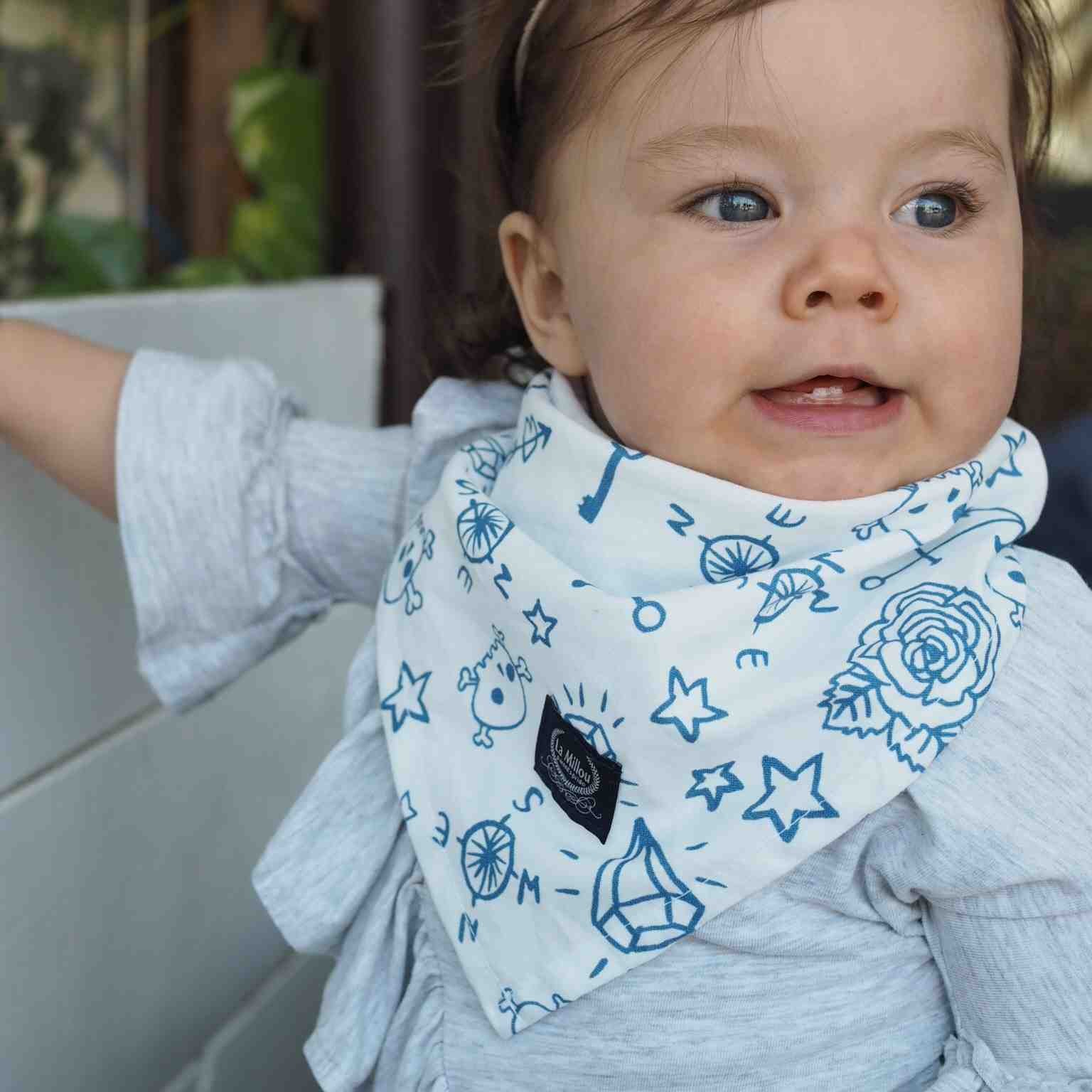 La Millou, By Małgorzata Rozenek - Majdan - Trójkątna Chustka - Lady White Peony La Millou, By Małgorzata Rozenek - Majdan - Trójkątna Chustka - Lady White Peony