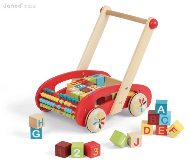 Janod, wózek z klockami - alfabet i liczydło Janod, wózek z klockami - alfabet i liczydło