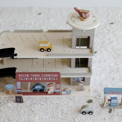 Little dutch, Garaż wielopoziomowy