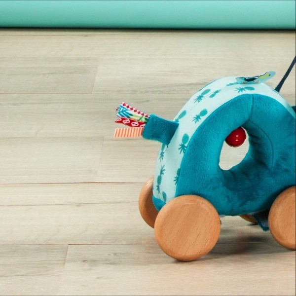 Lilliputiens, Zabawka do ciągnięcia na sznurku Nosorożec Marius