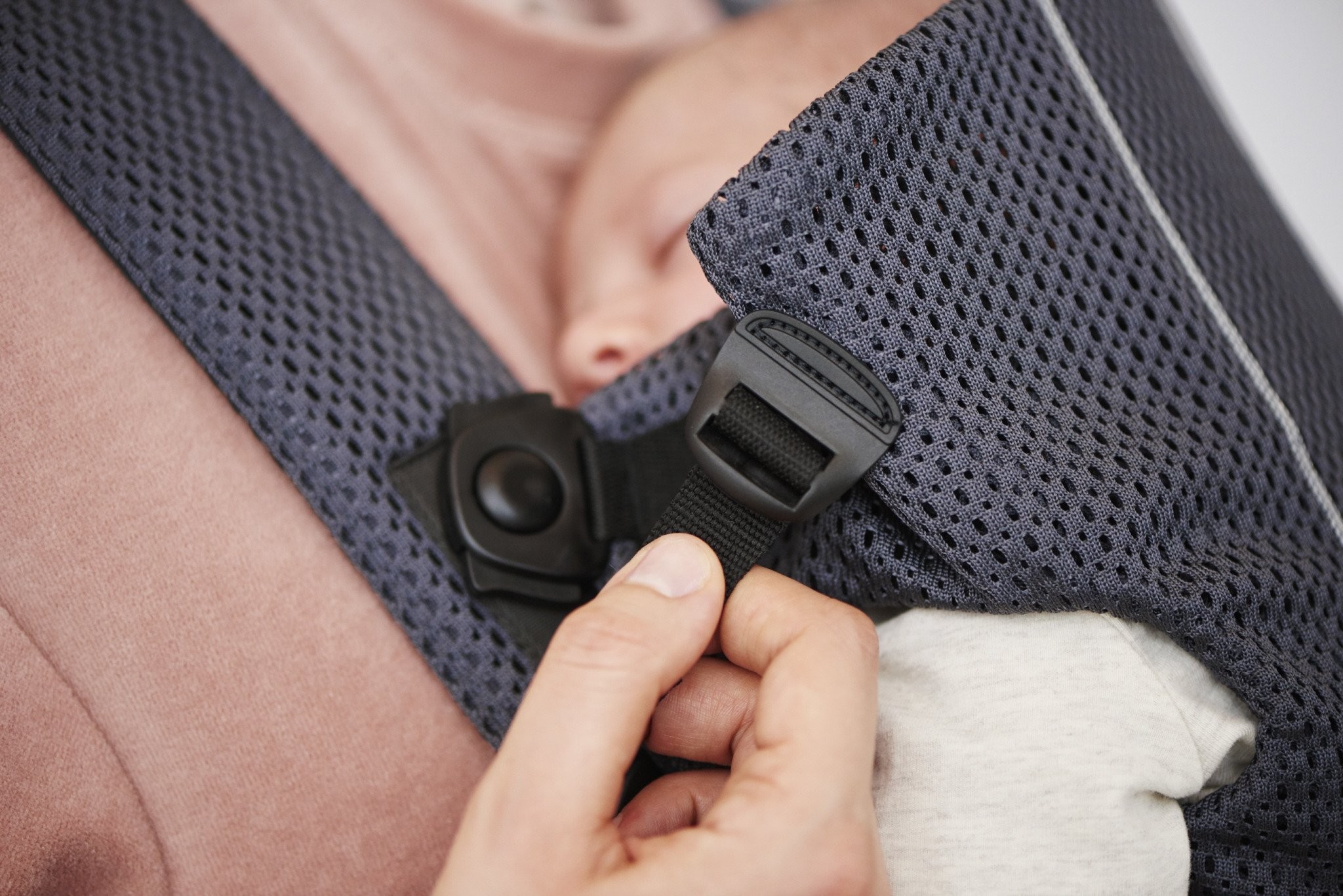 BabyBjorn, MINI 3D Mesh – nosidełko, Antracytowy BabyBjorn, MINI 3D Mesh – nosidełko, Antracytowy