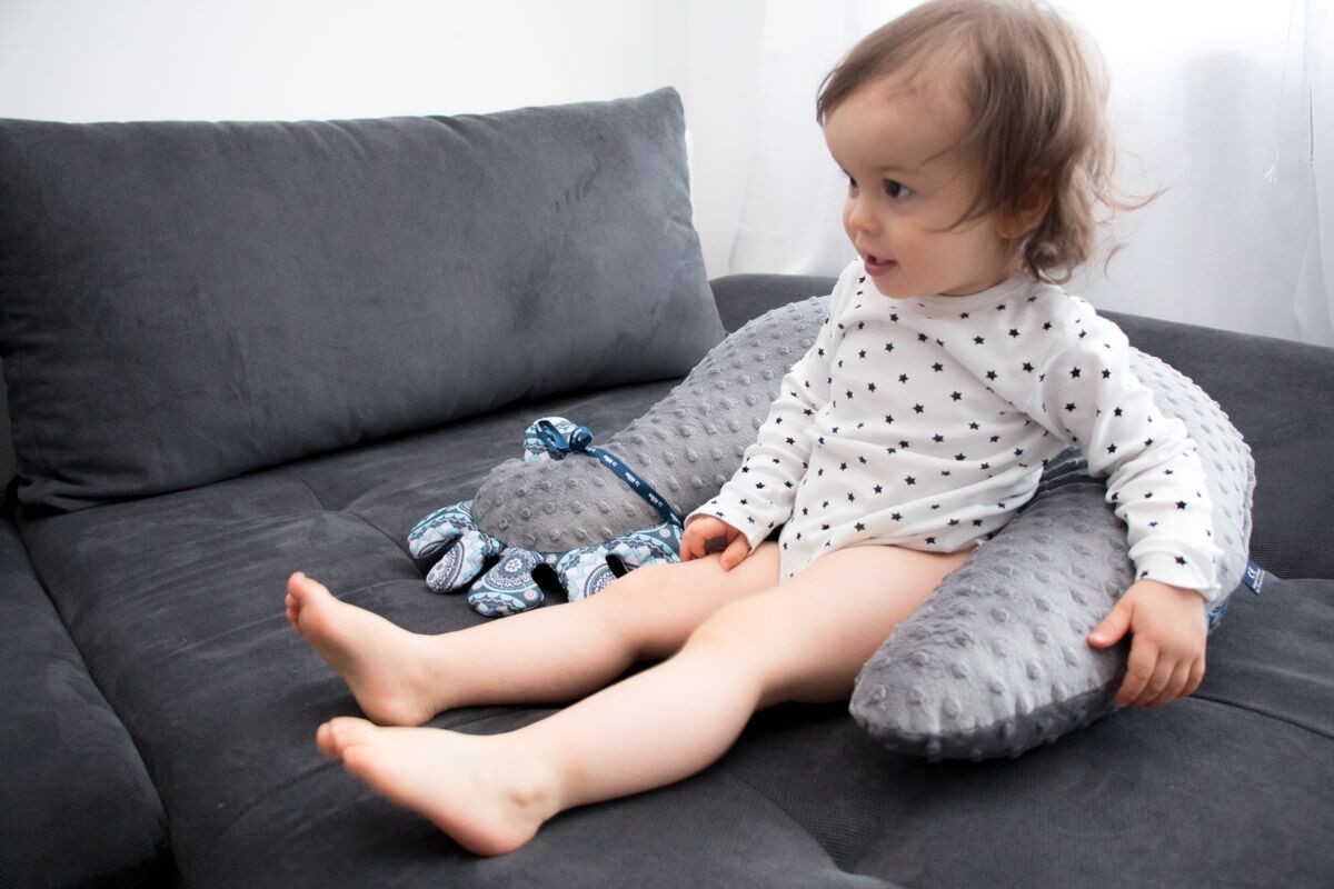 La Millou, Kura Babci Dany - grey - Unicorn rainbow knight