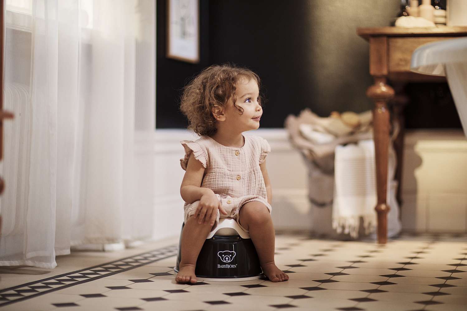 Babybjorn, Nocnik Smart Czarny Babybjorn, Nocnik Smart Czarny