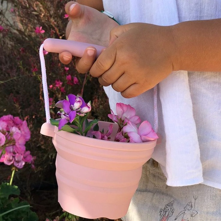 Scrunch, Silikonowe Wiaderko z łopatką - Ciemny Szary