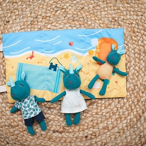 LILLIPUTIENS, Mini - przytulanki rodzina nosorożców z rozkładaną matą Nosorożec Marius 2 lata+ LILLIPUTIENS, Mini - przytulanki rodzina nosorożców z rozkładaną matą Nosorożec Marius 2 lata+