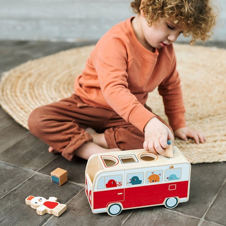 Lilliputiens, Drewniany autobus - sorter z 4 kurczaczkami Kokoszka Paulette 12 m+