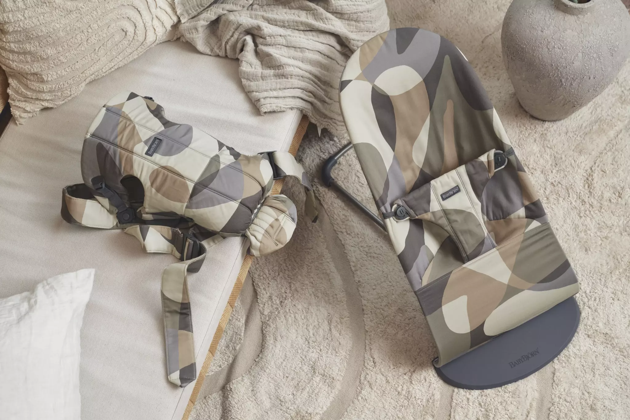 Babybjorn - Leżaczek Bliss Cotton, Khaki/Green Print Babybjorn - Leżaczek Bliss Cotton, Khaki/Green Print