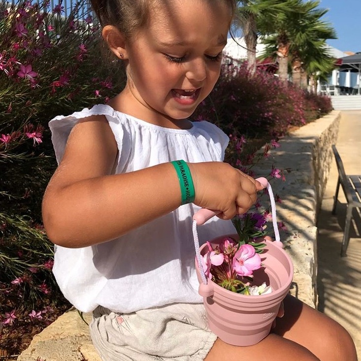 Scrunch, Silikonowe Wiaderko z łopatką - Ciemny Szary