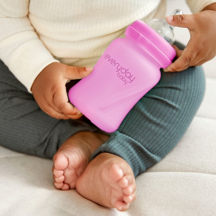 Everyday Baby, Szklana butelka ze smoczkiem S reagująca na temperaturę, 150 ml - wiśniowa Everyday Baby, Szklana butelka ze smoczkiem S reagująca na temperaturę, 150 ml - wiśniowa