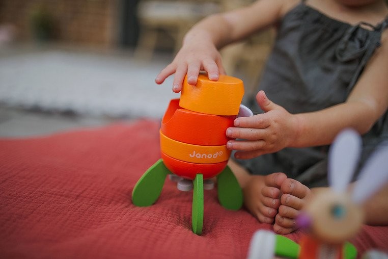 Janod, Rakieta drewniana magnetyczna marchewka z Królikiem