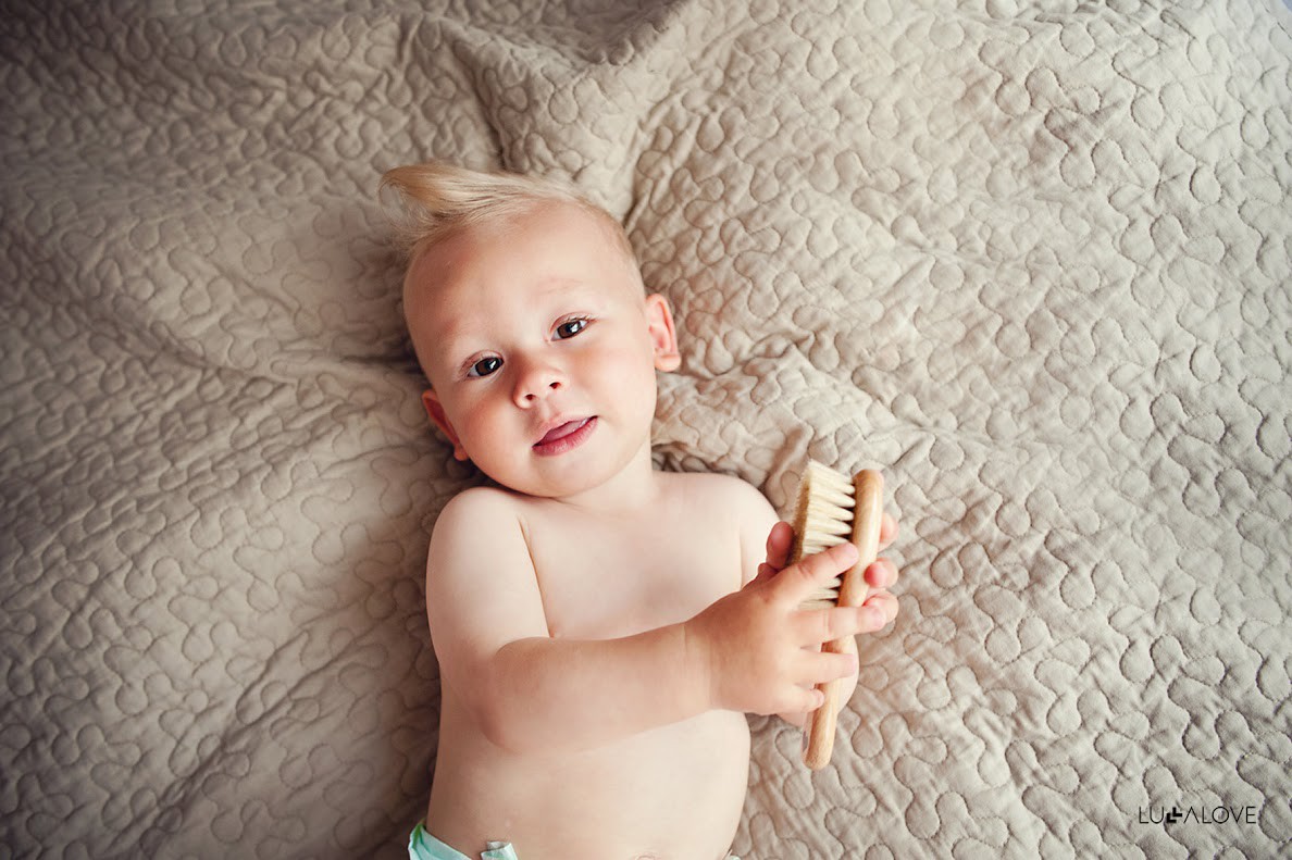 LULLALOVE, ZESTAW SZCZOTKA DO WŁOSÓW I PIELUSZKA MR B