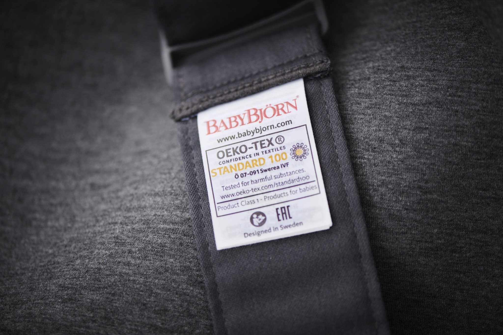 BabyBjorn, MINI 3D Jersey – nosidełko, Ciemny szary