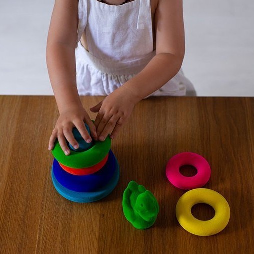 Rubbabu, Układanka edukacyjno-sensoryczna piramida z kaczuszką