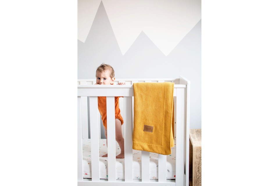 Poofi, kocyk tkany ciemno-szary