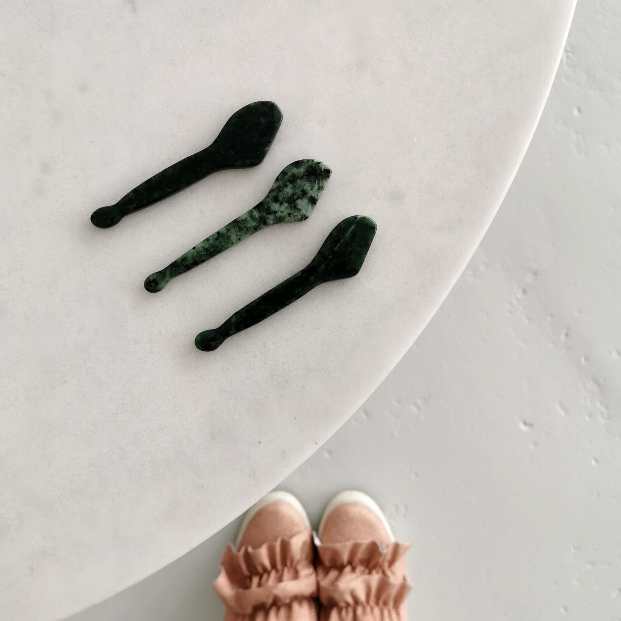 Lullalove, Masażer różdżka z serpentynitu