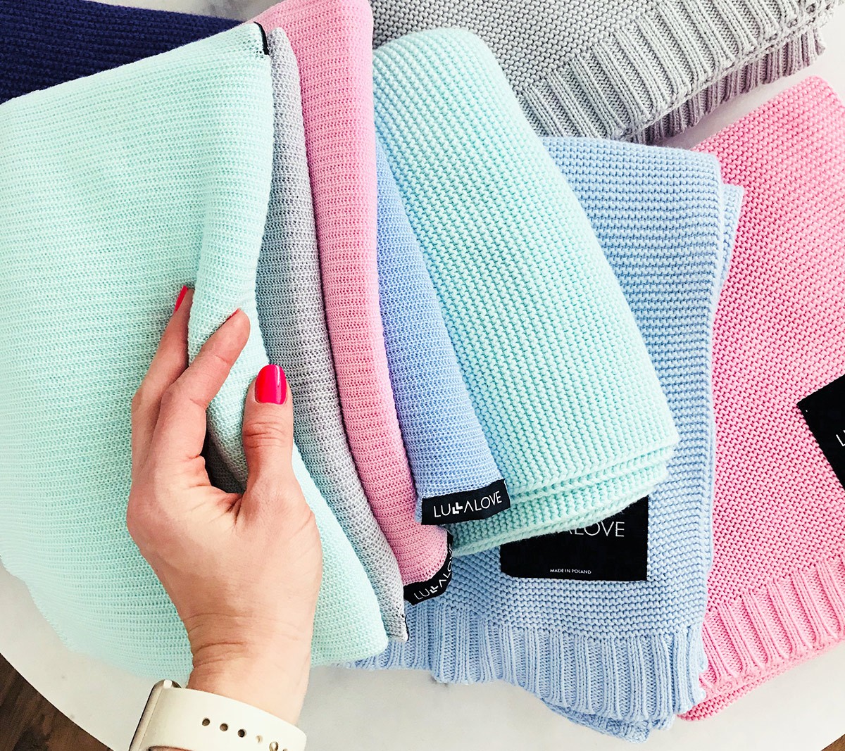 Lullalove, Lekki, dzianinowy kocyk - mgiełka róż