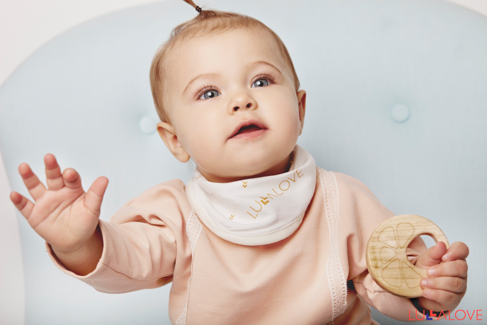 Gryzole fruit pomarańcza - klonowy gryzak z bambusową apaszką Gryzole fruit pomarańcza - klonowy gryzak z bambusową apaszką