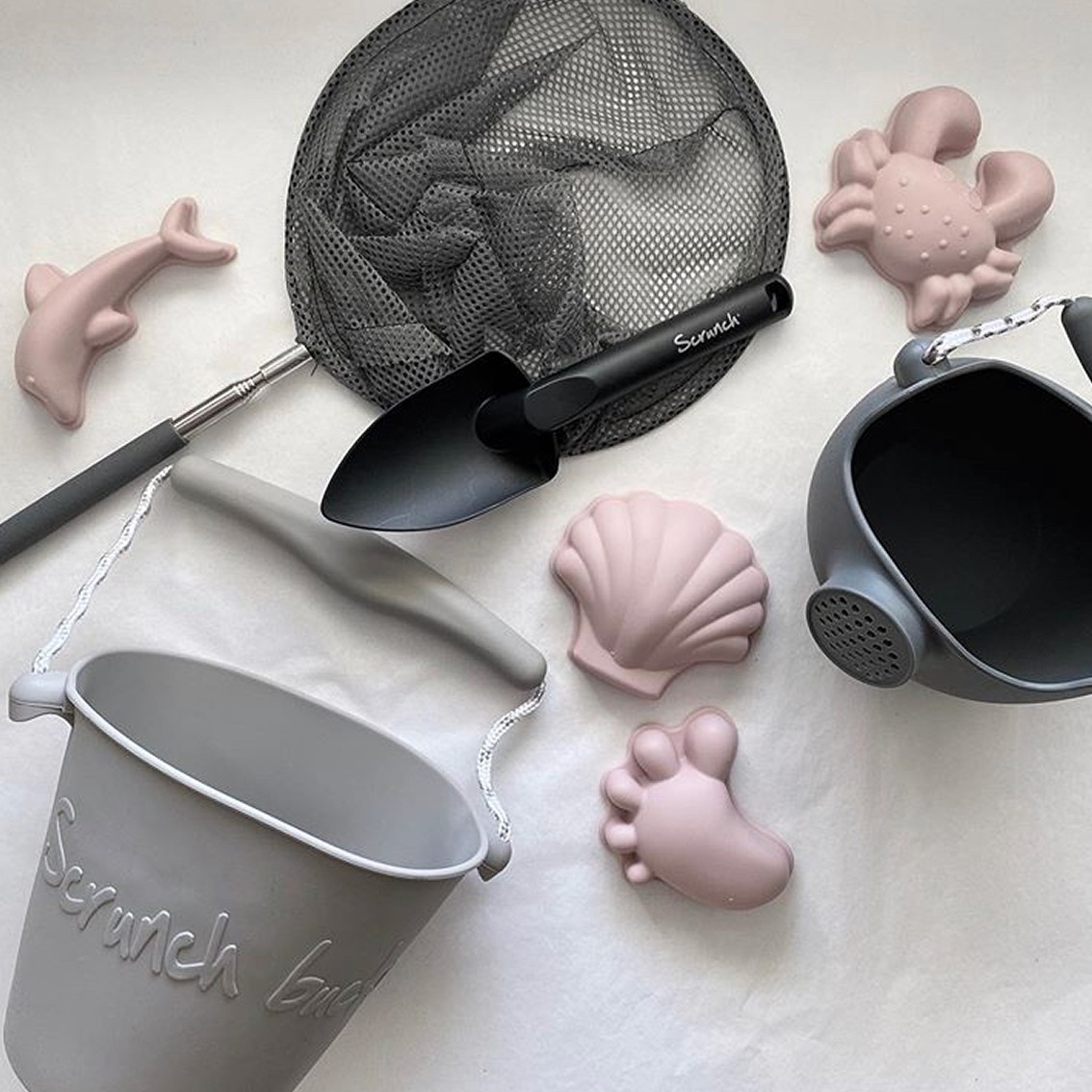 Scrunch, Silikonowe Wiaderko Konewka - Koralowy