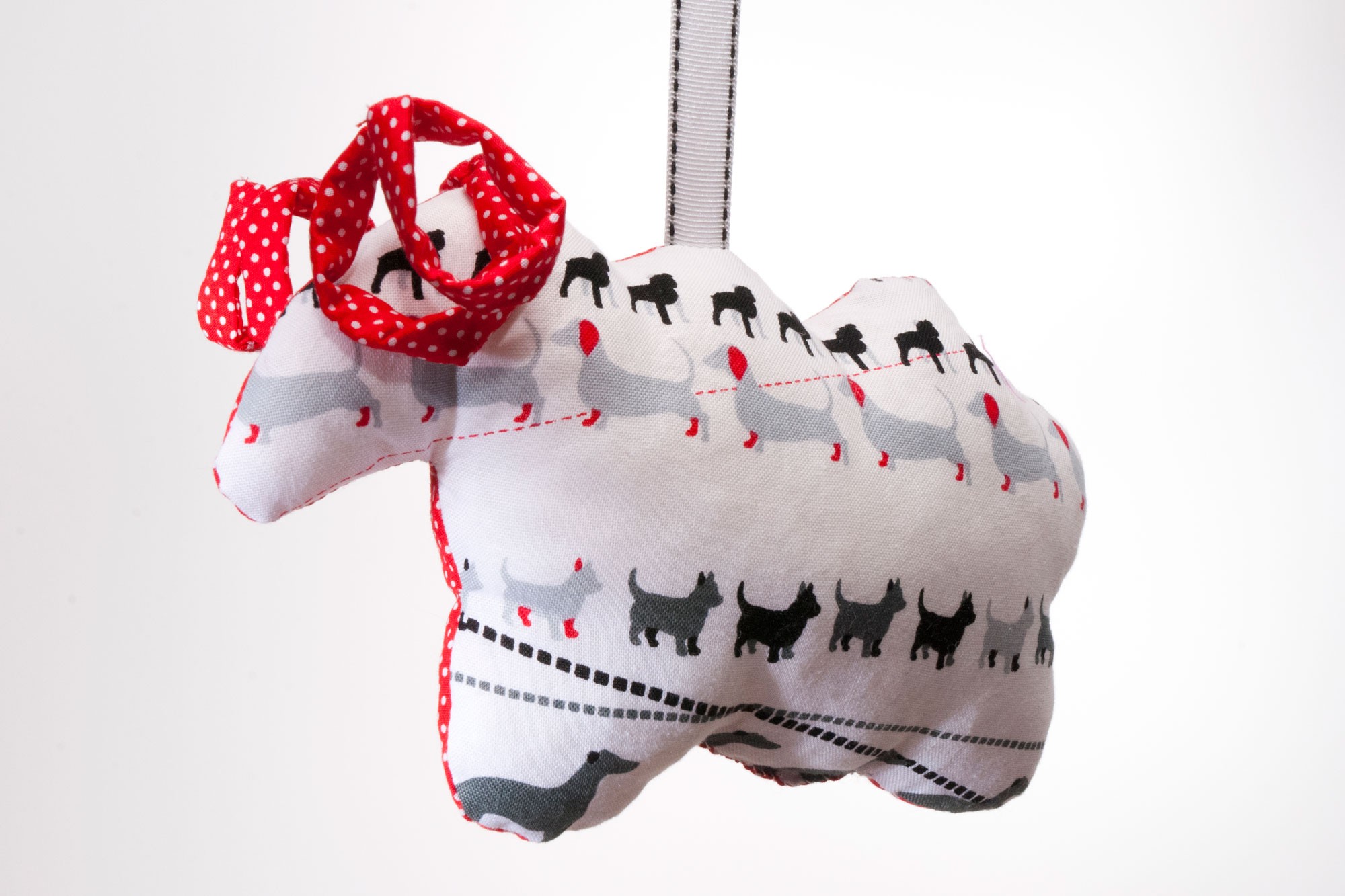 Karuzela nad dziecięce łóżeczko baranki czarno-białe Karuzela nad dziecięce łóżeczko baranki czarno-białe