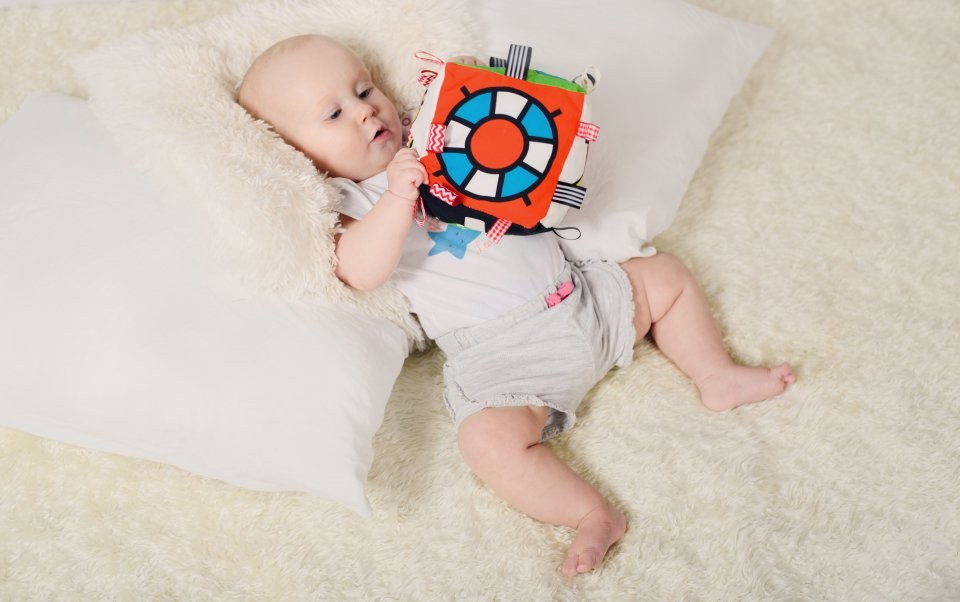 Baby Senses, Kostka sensoryczna - Pierwsze obrazki Baby Senses, Kostka sensoryczna - Pierwsze obrazki
