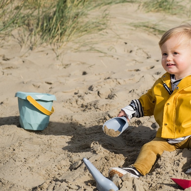 Zsilt, Łopatka i sitko do piasku