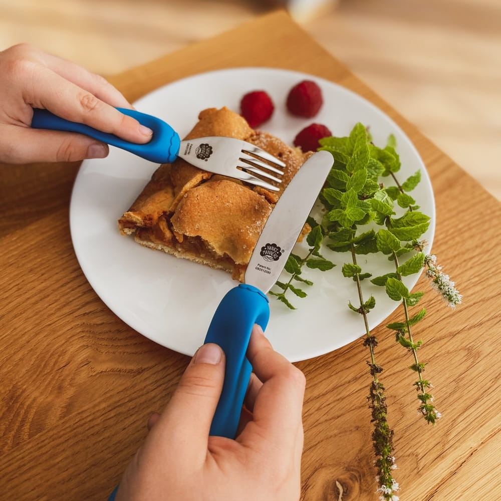 Nana's Manners, Sztućce kształtujące uchwyt sea Etap 3 - Blue