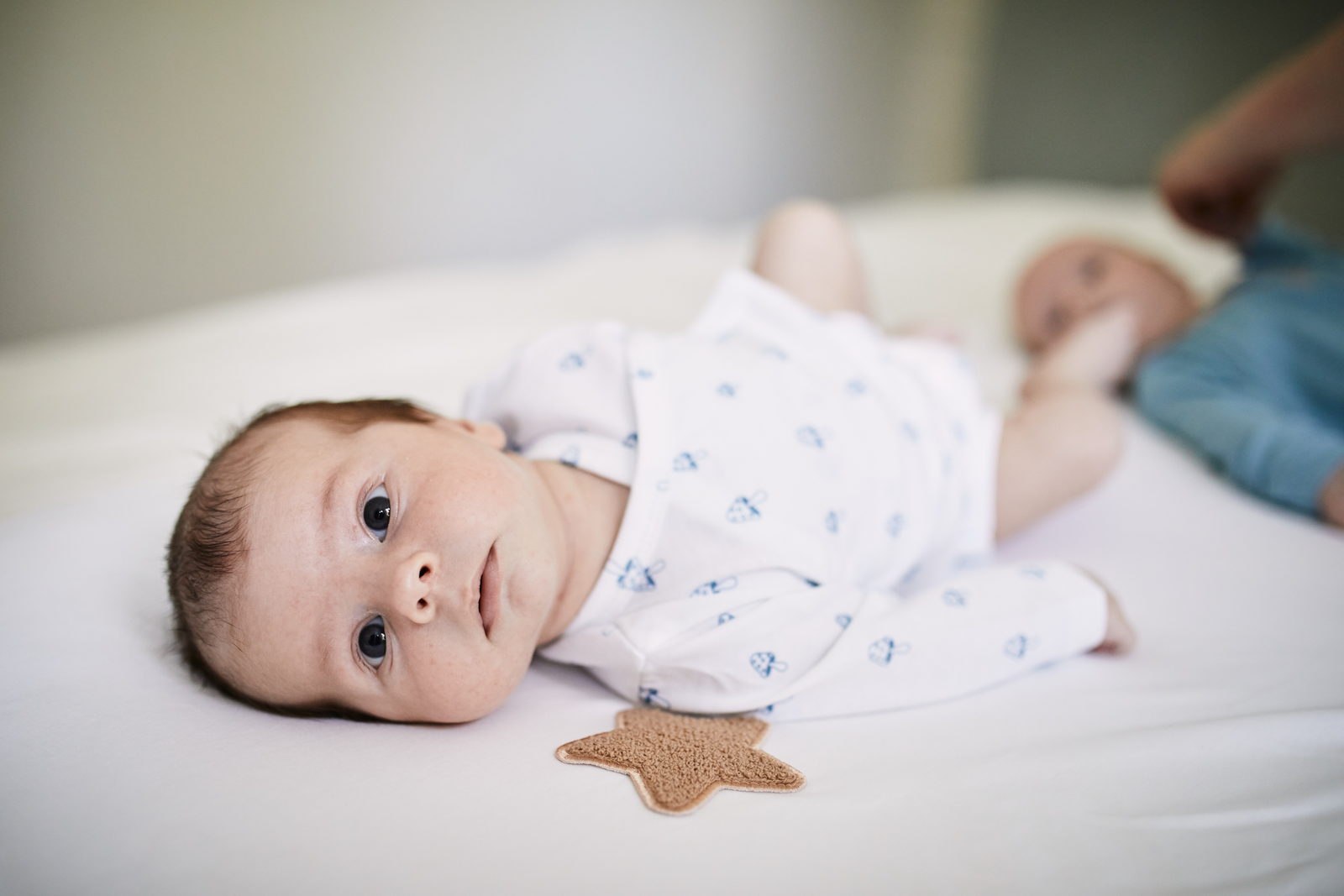 Pink no more,  Prześcieradło do łóżeczka z pluszową gwiazdką WHITE 120x60 cm