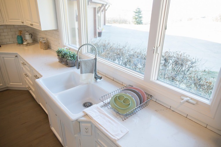 EZPZ, Silikonowy talerzyk z podkładką mały 2w1 Mini Mat pastelowy róż