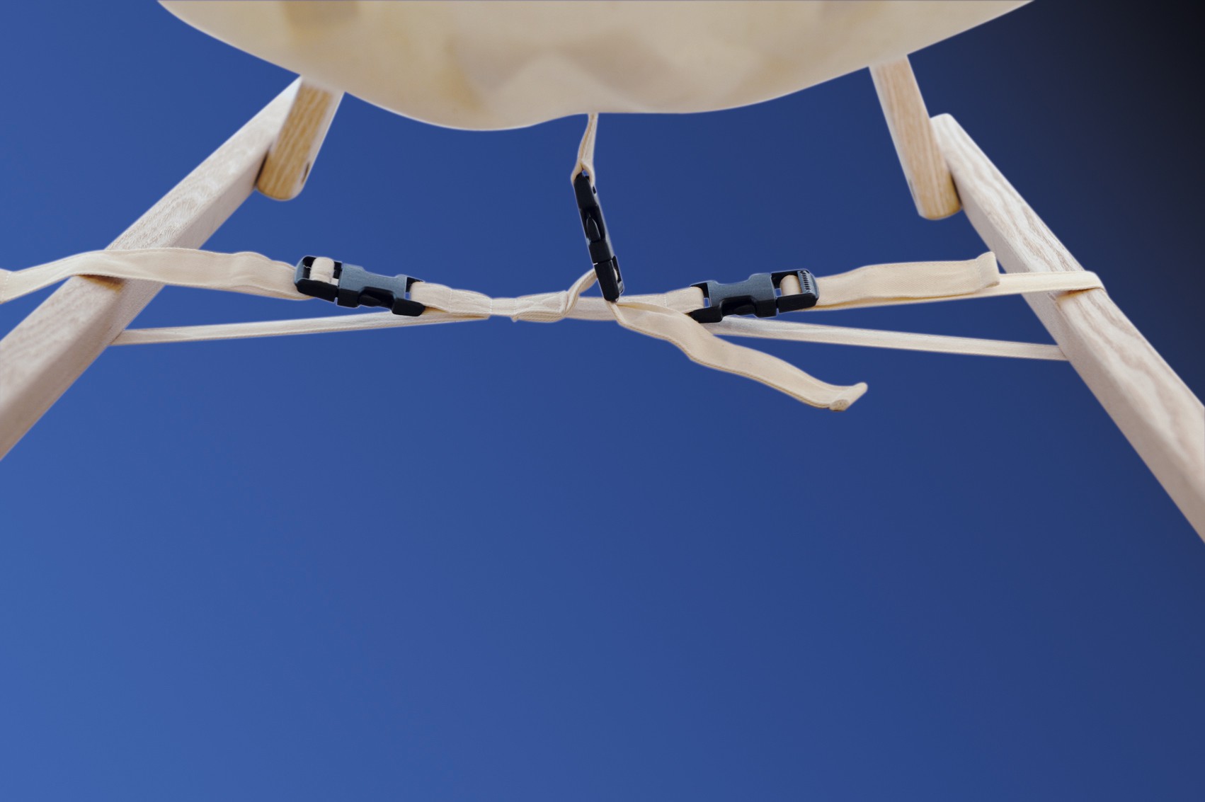 Hamaczek z drewnianym składanym stojakiem Koala