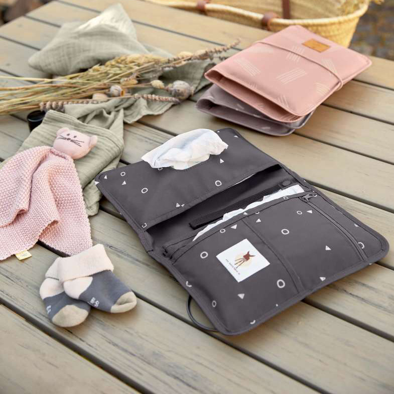 Lassig, Casual Label Przewijak podróżny z etui na akcesoria Universe anthracite