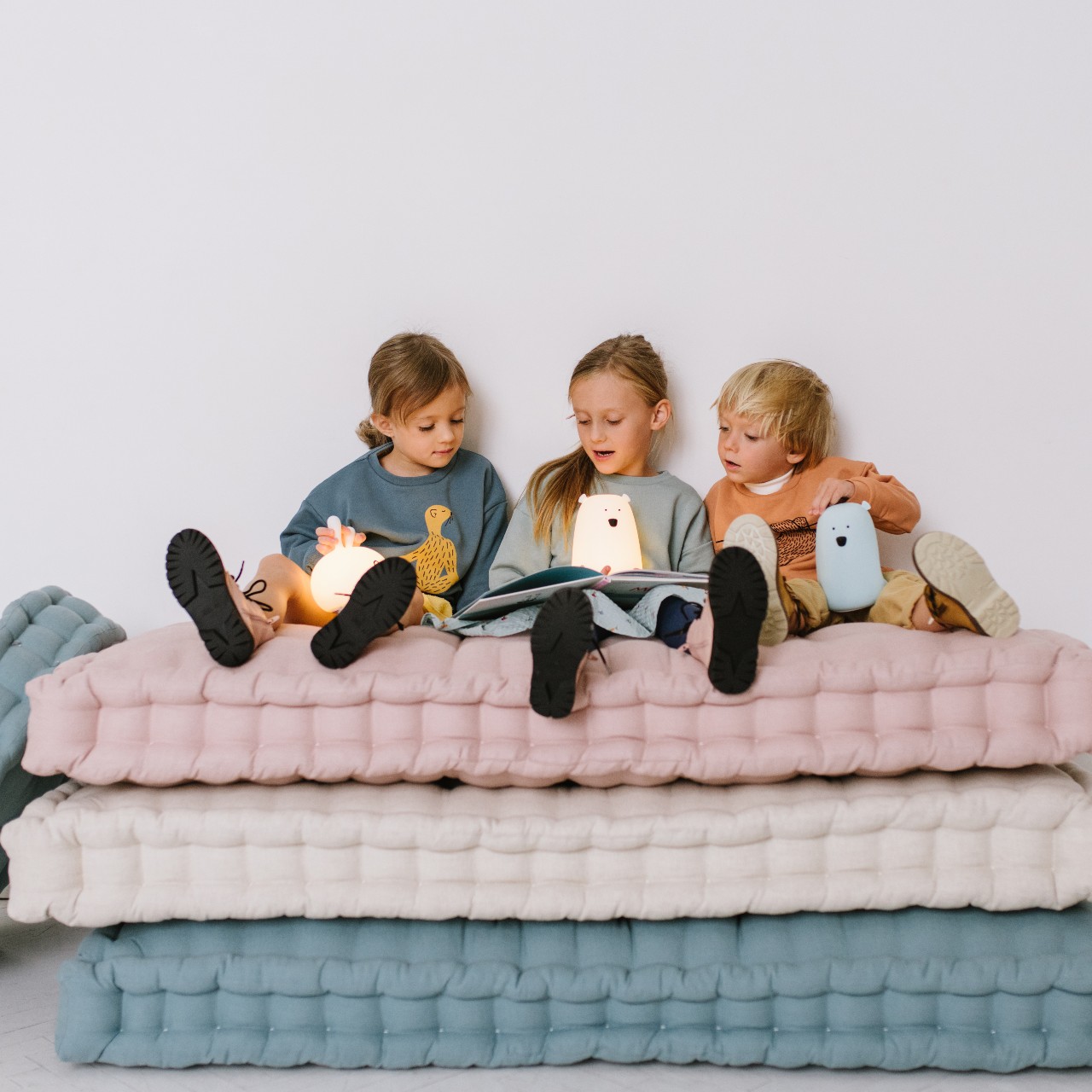 Rabbit&Friends, Lampka miś biała z pilotem Rabbit&Friends, Lampka miś biała z pilotem