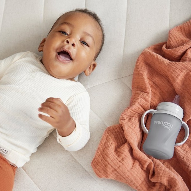 Everyday Baby, Szklana butelka z ustnikiem niekapkiem i rączkami, 150 ml - szara Everyday Baby, Szklana butelka z ustnikiem niekapkiem i rączkami, 150 ml - szara