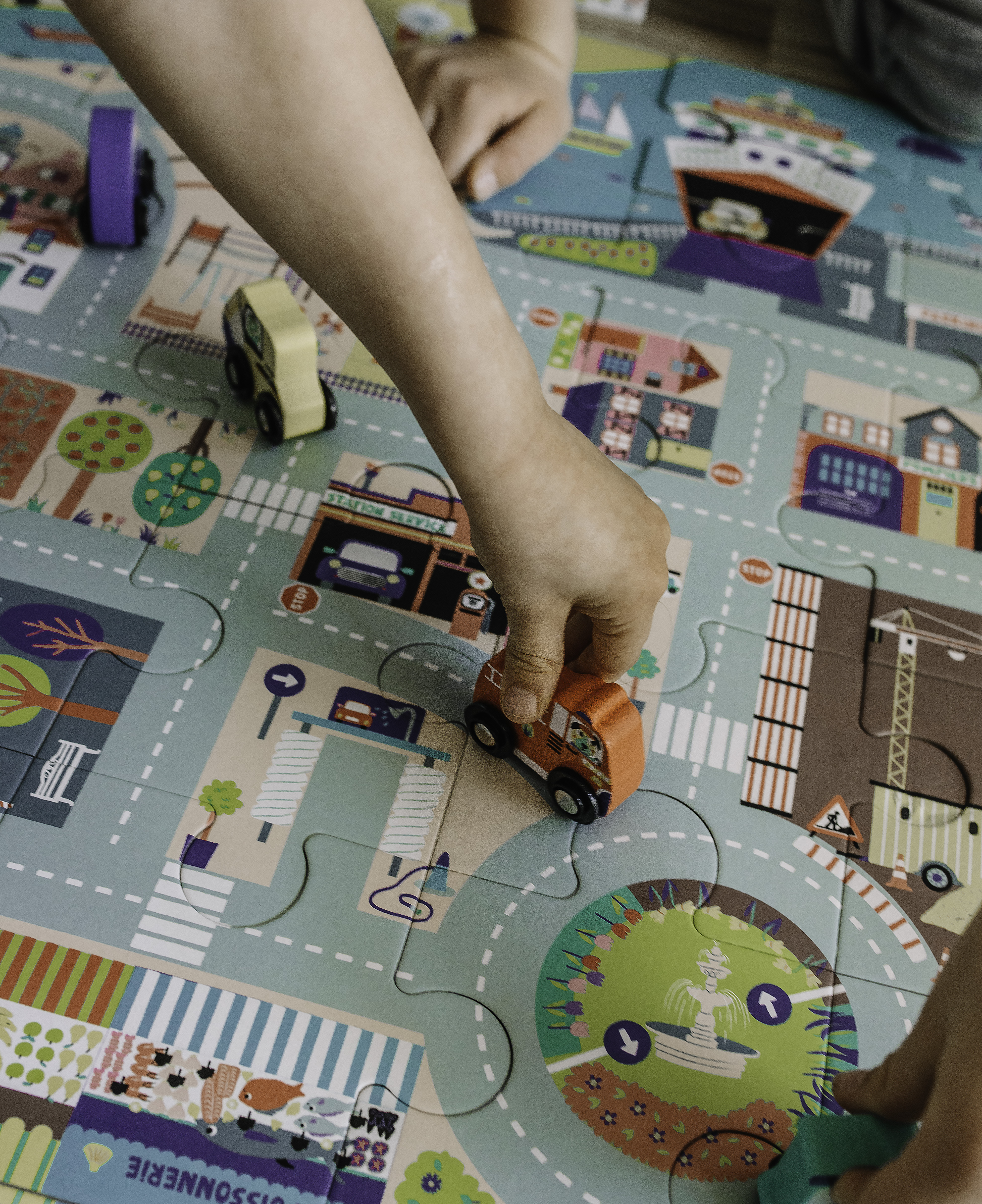 Auzou, Puzzle duże miasto z drewnianymi autkami 3+ Auzou, Puzzle duże miasto z drewnianymi autkami 3+