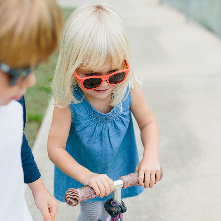 Babiators, Okulary przeciwsłoneczne dla dzieci Classic Rockin Red 3+ Babiators, Okulary przeciwsłoneczne dla dzieci Classic Rockin Red 3+